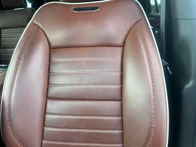 Used 2024 GMC Yukon Denali Ultimate AWD/4WD image 7