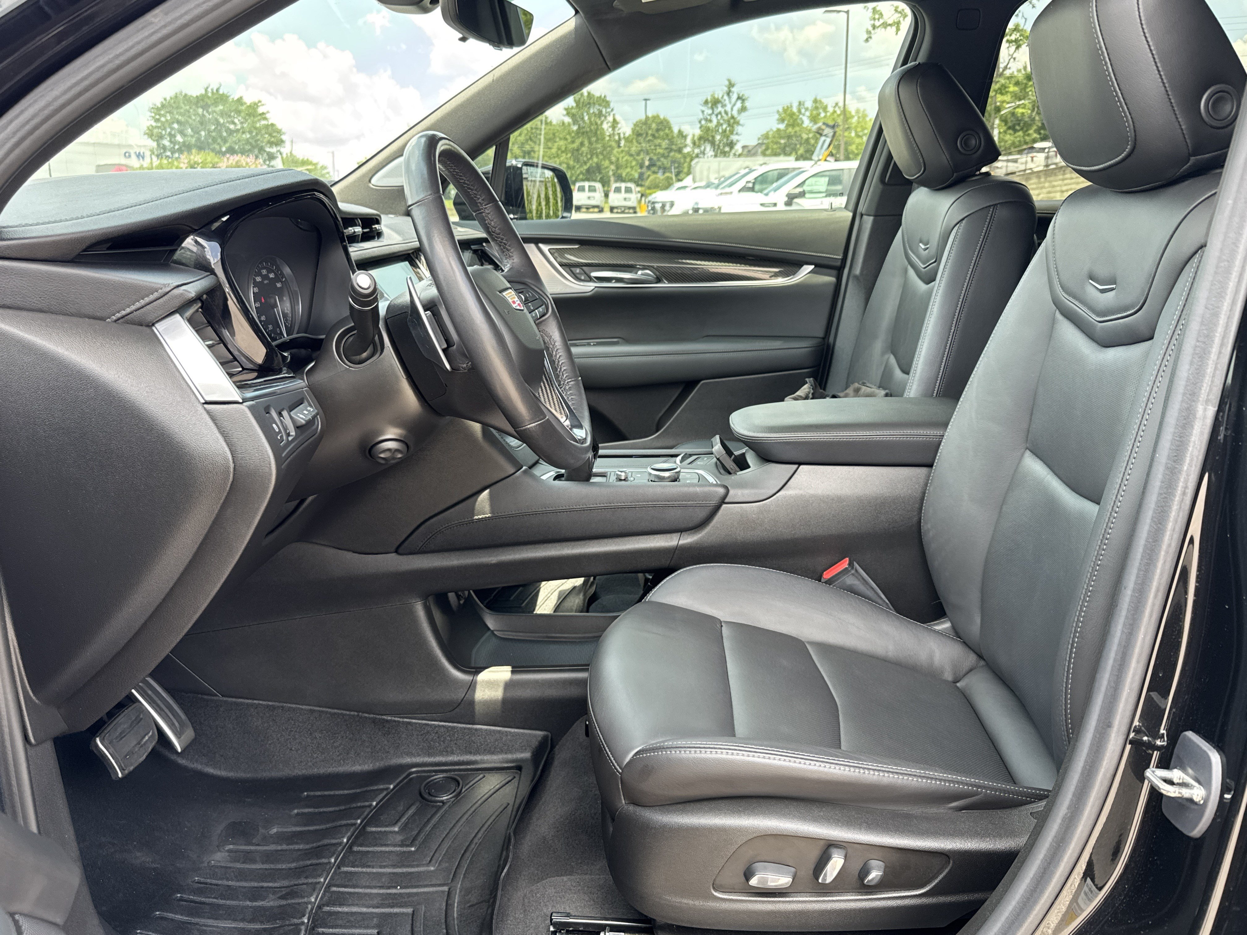 Used 2023 Cadillac XT6 Sport w/ Technology Package AWD/4WD image 15
