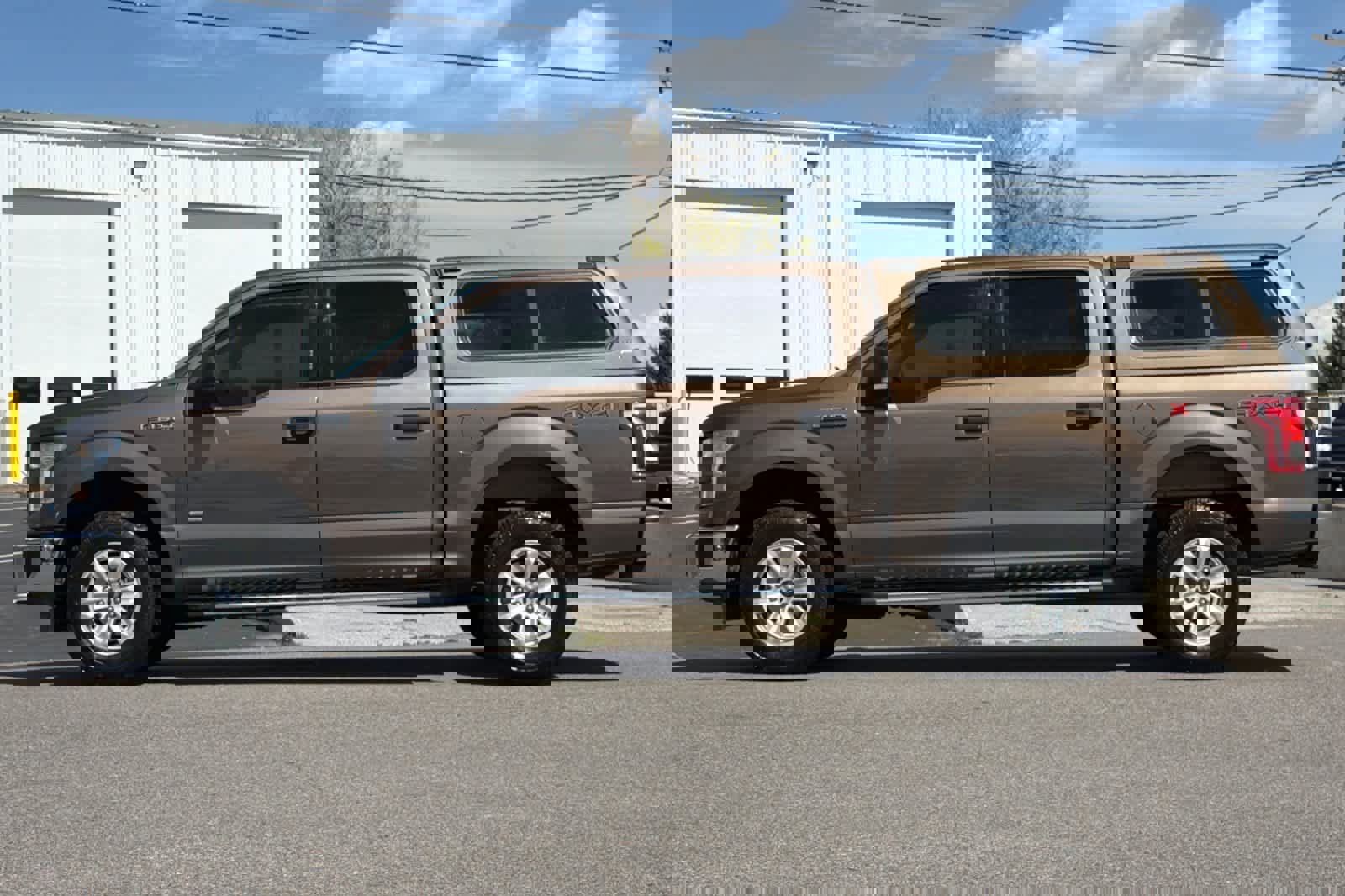 Used 2017 Ford F150 XLT w/ Equipment Group 301A Mid image 5