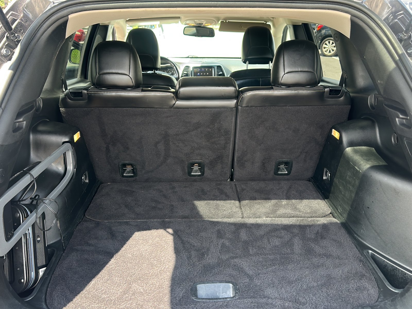 Used 2018 Jeep Cherokee Latitude Plus FWD image 24