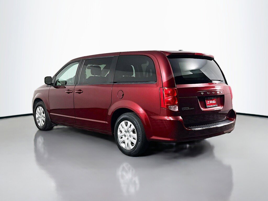 Used 2018 Dodge Grand Caravan SE w/ UConnect Hands-Free Group image 3