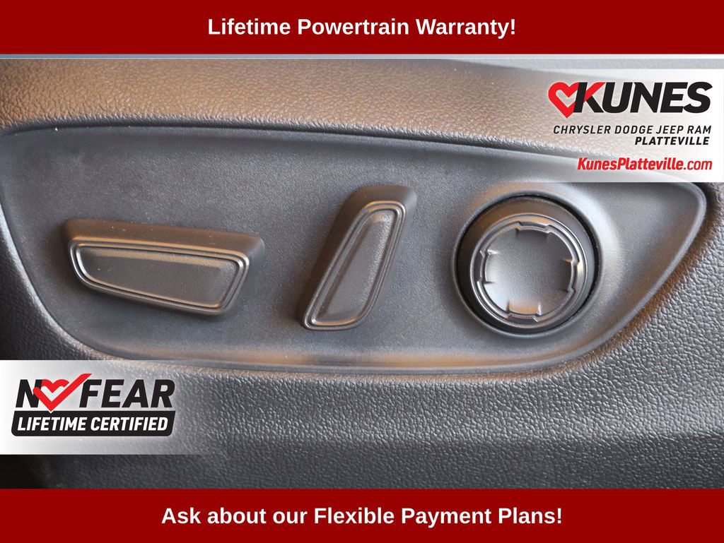 Used 2024 Toyota Sienna XLE image 33