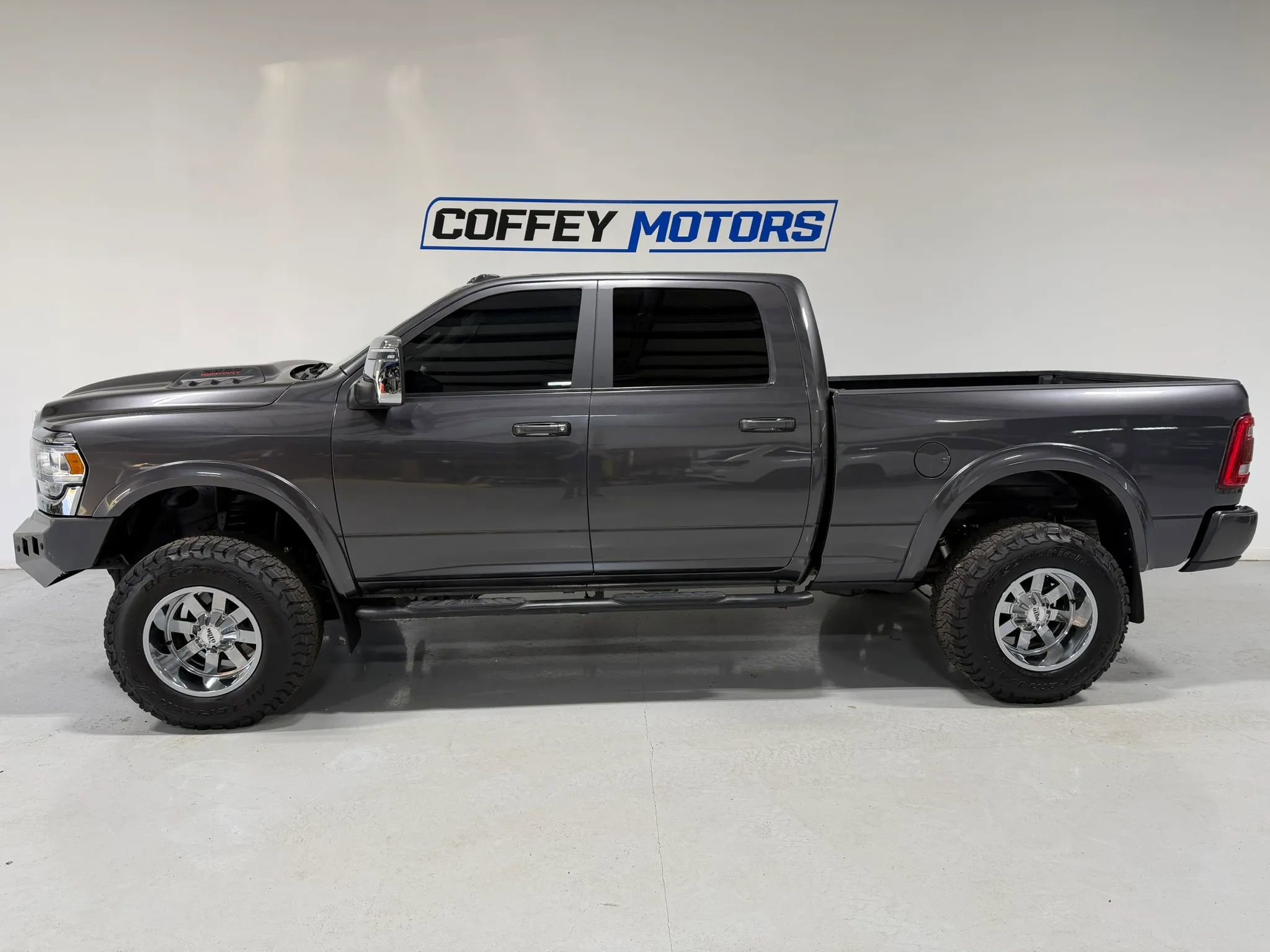 Used 2023 RAM 2500 Laramie AWD/4WD image 3