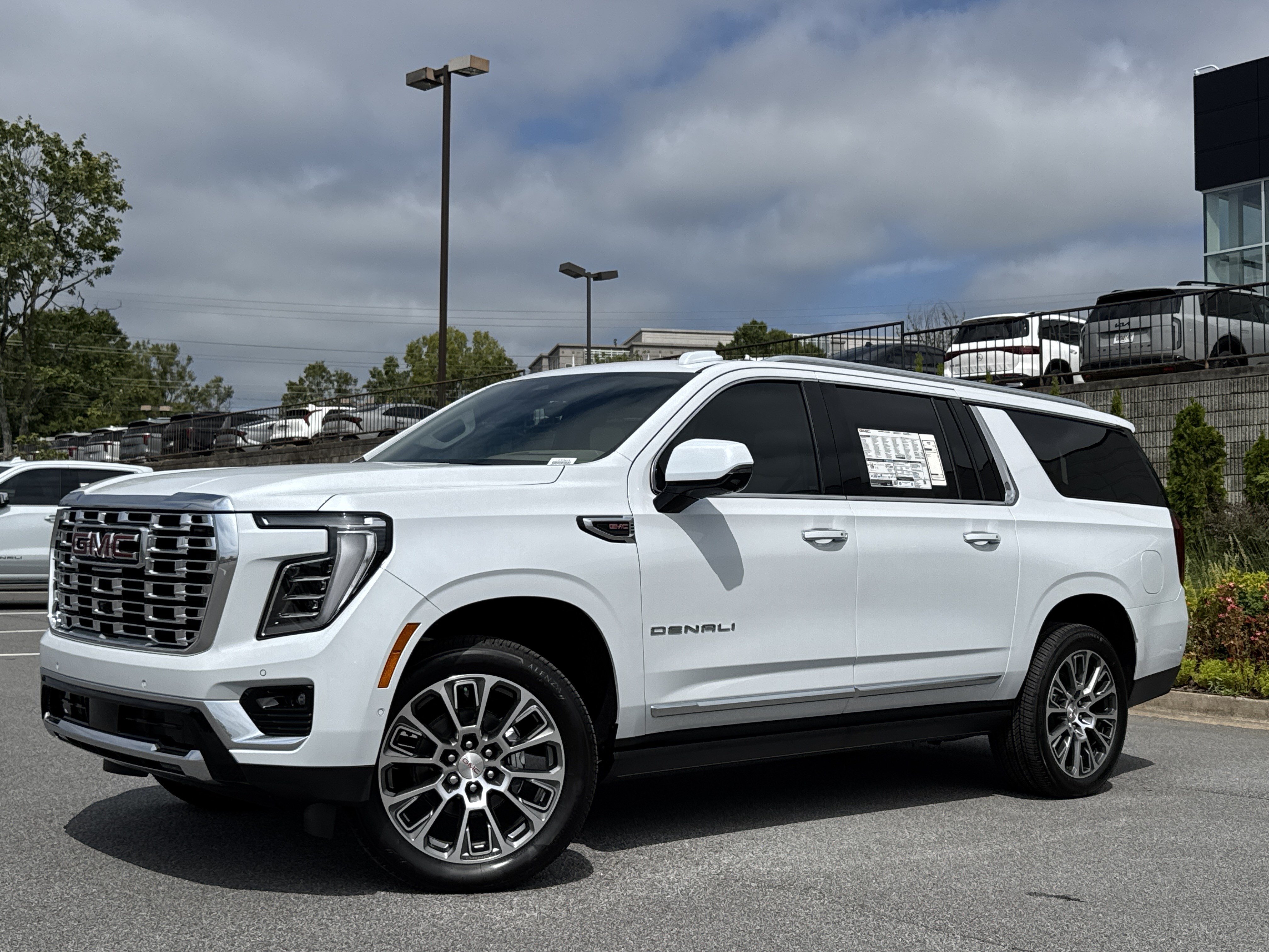 New 2026 GMC Yukon XL Denali w/ Denali Reserve Package RWD image 5
