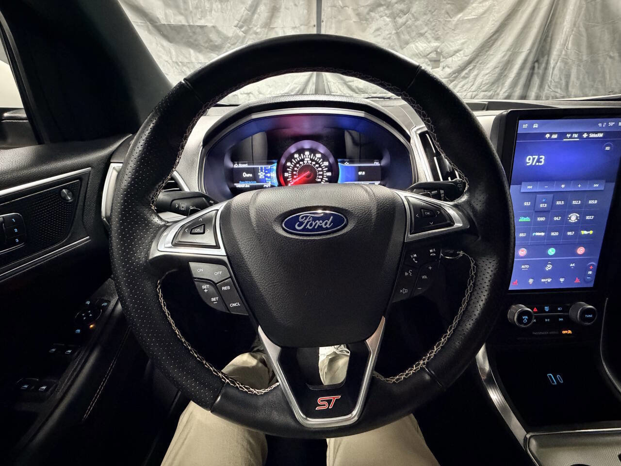 Used 2022 Ford Edge ST image 13