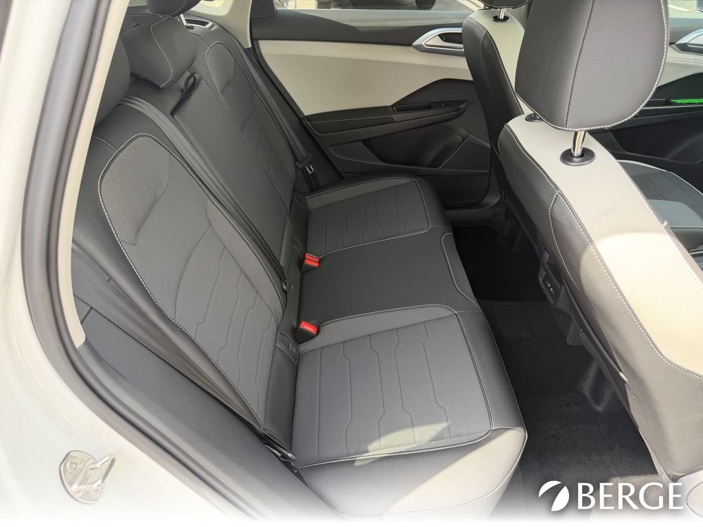 New 2026 Volkswagen Taos SE FWD image 20