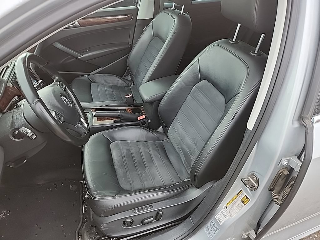 Used 2012 Volkswagen Passat 2.5 SEL Premium FWD image 32