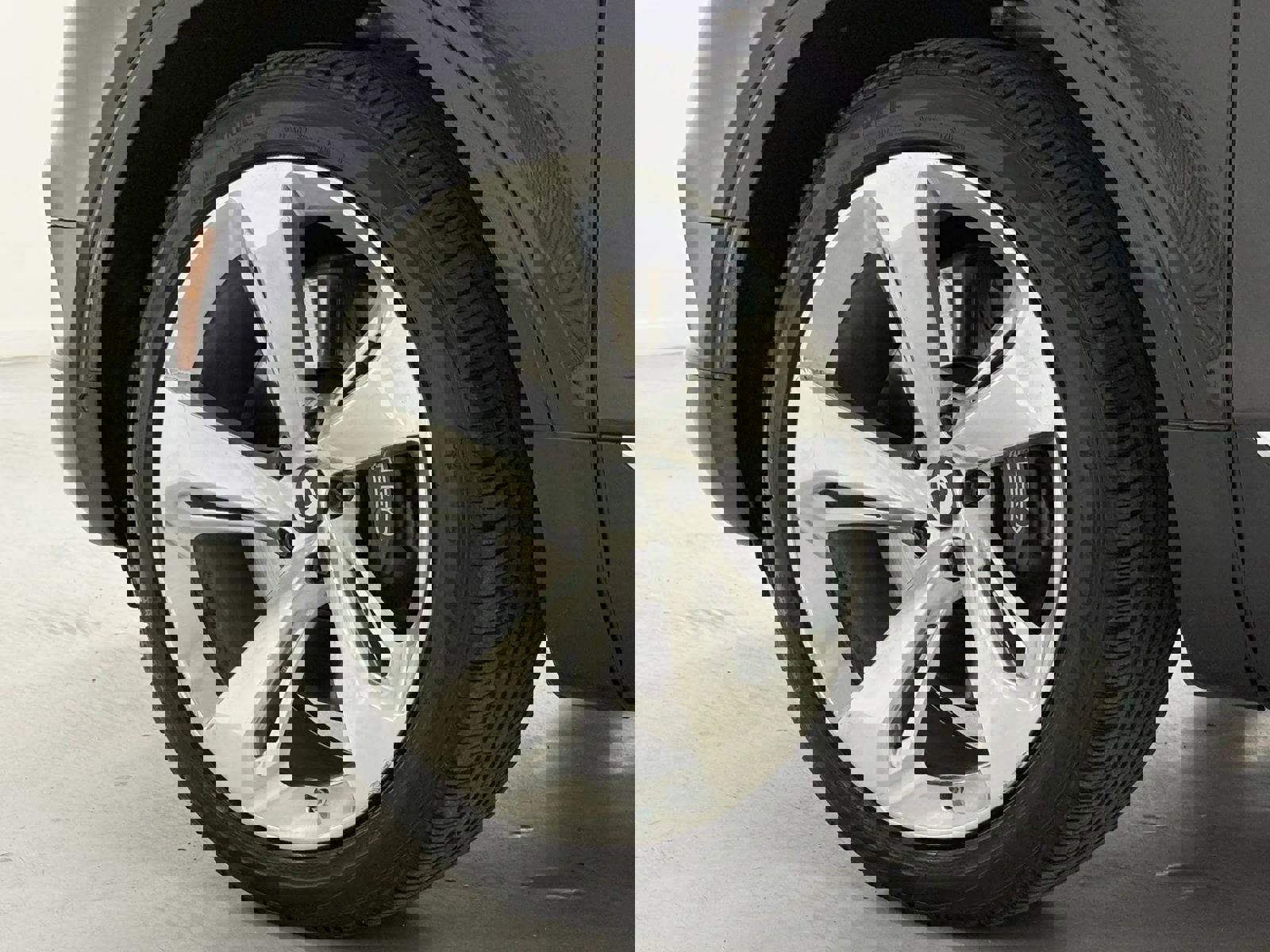 Used 2018 Bentley Bentayga image 49