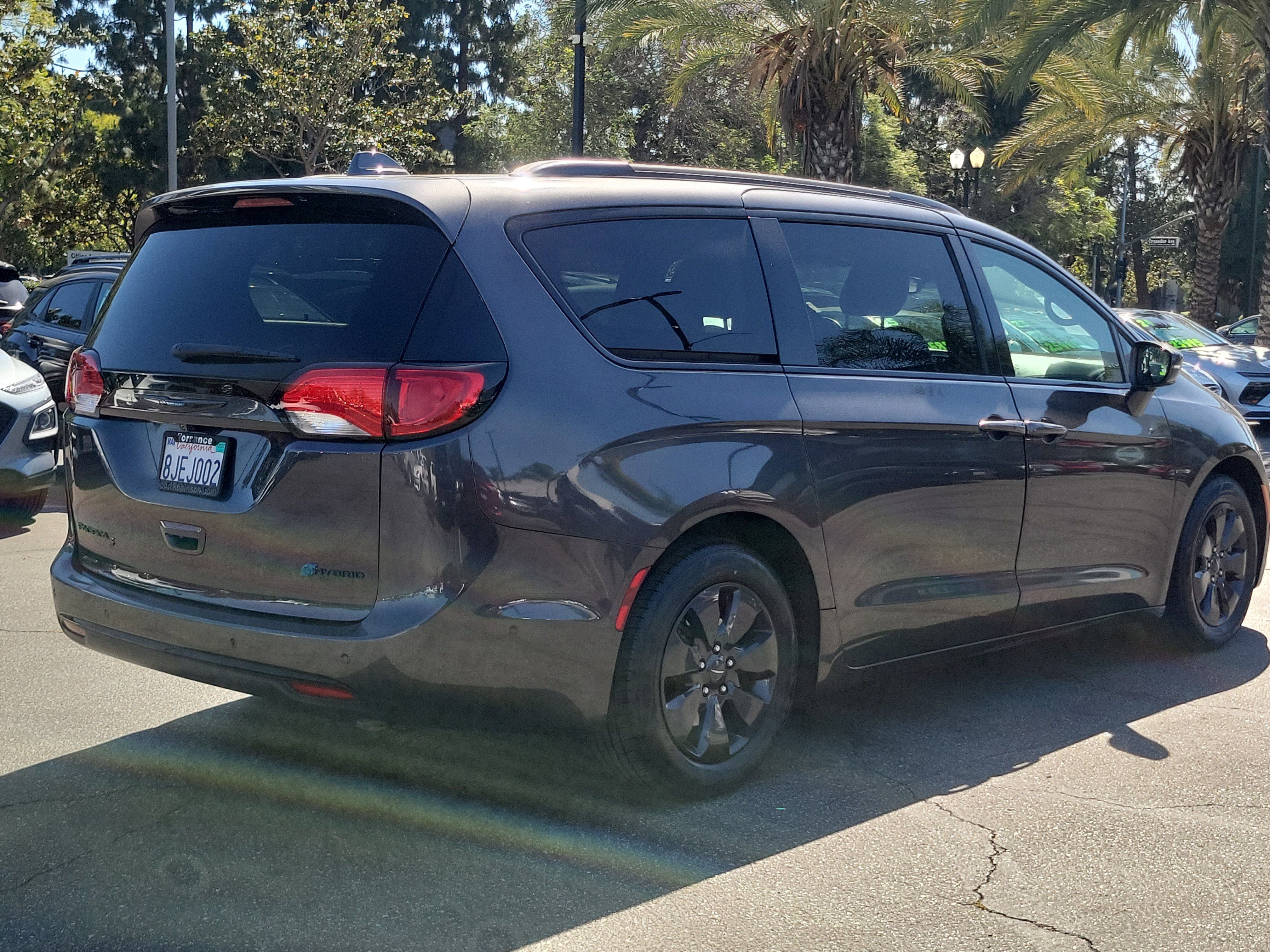 Used 2019 Chrysler Pacifica Limited w/ Advanced Safetytec Group FWD image 6