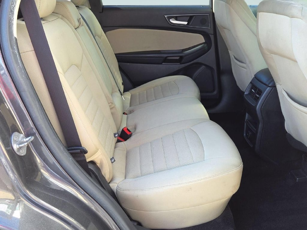 Used 2019 Ford Edge SE FWD image 29