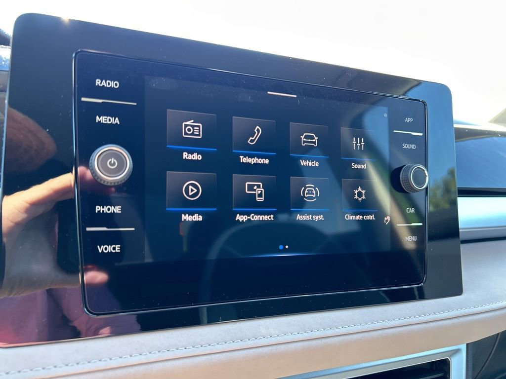 Used 2025 Volkswagen Taos SE image 27