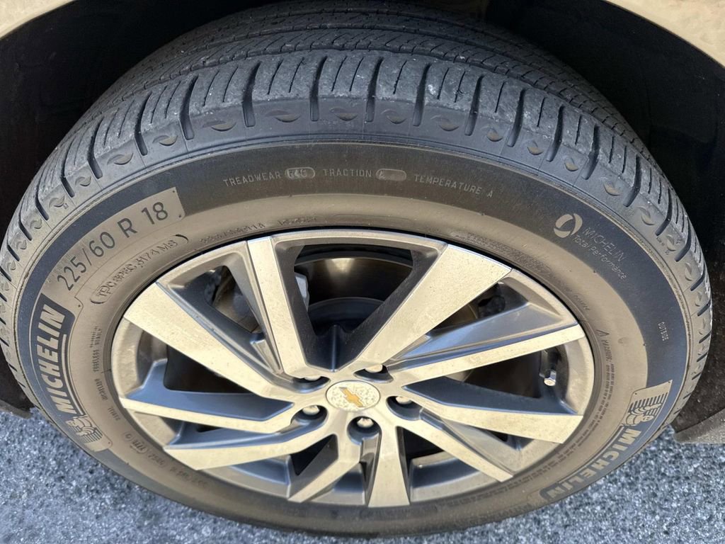 Used 2023 Chevrolet Equinox Premier image 12