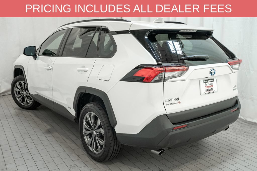 Used 2022 Toyota RAV4 XLE Premium AWD/4WD image 3