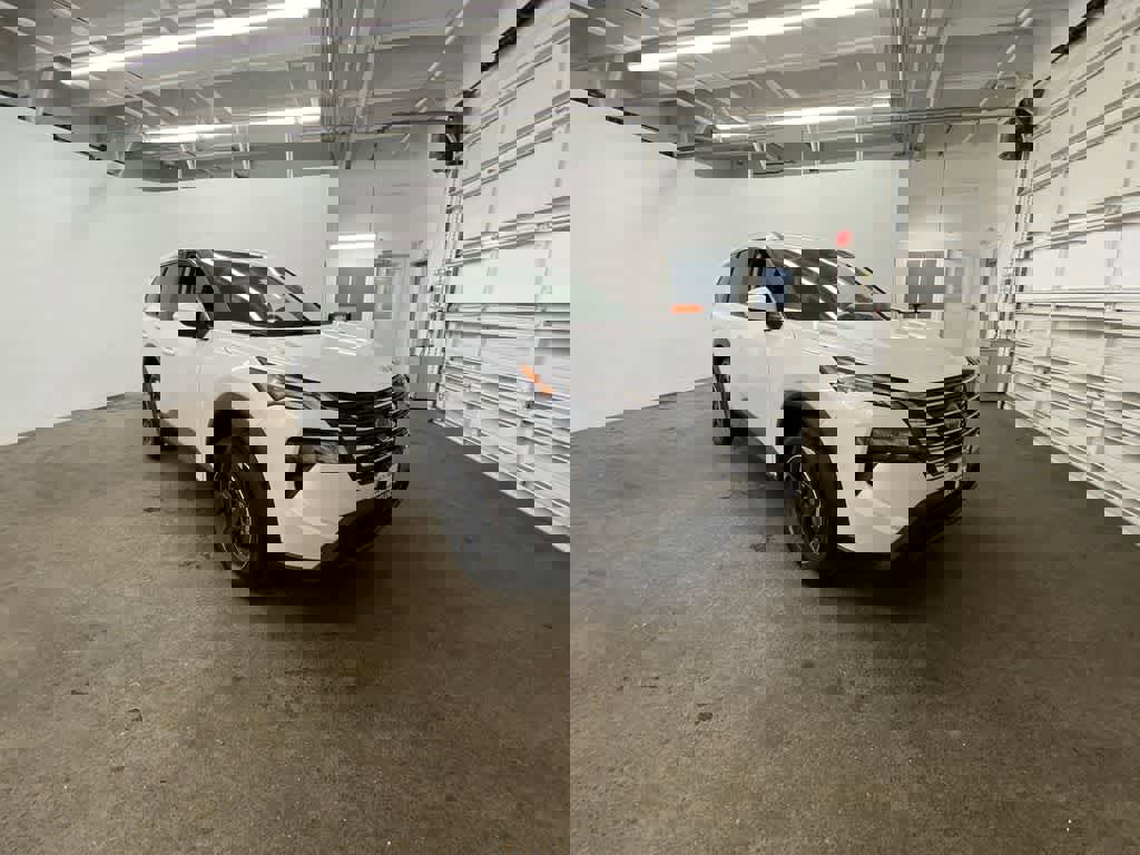 Used 2024 Nissan Rogue SV image 8