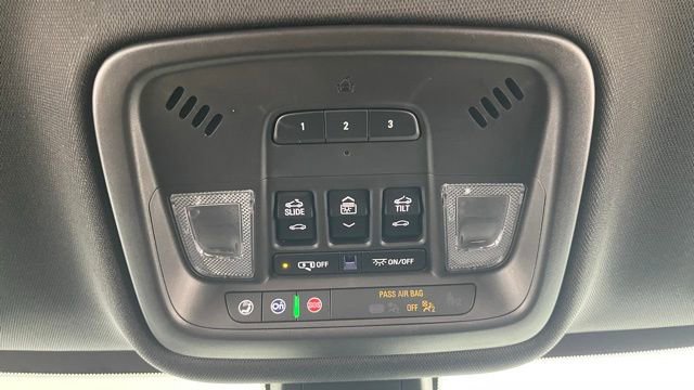 Used 2023 Chevrolet Traverse Premier image 43