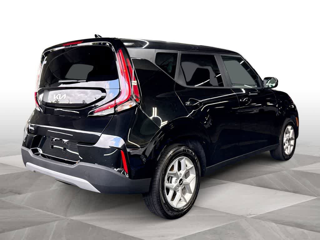 Used 2025 Kia Soul LX w/ LX Technology Package FWD image 8