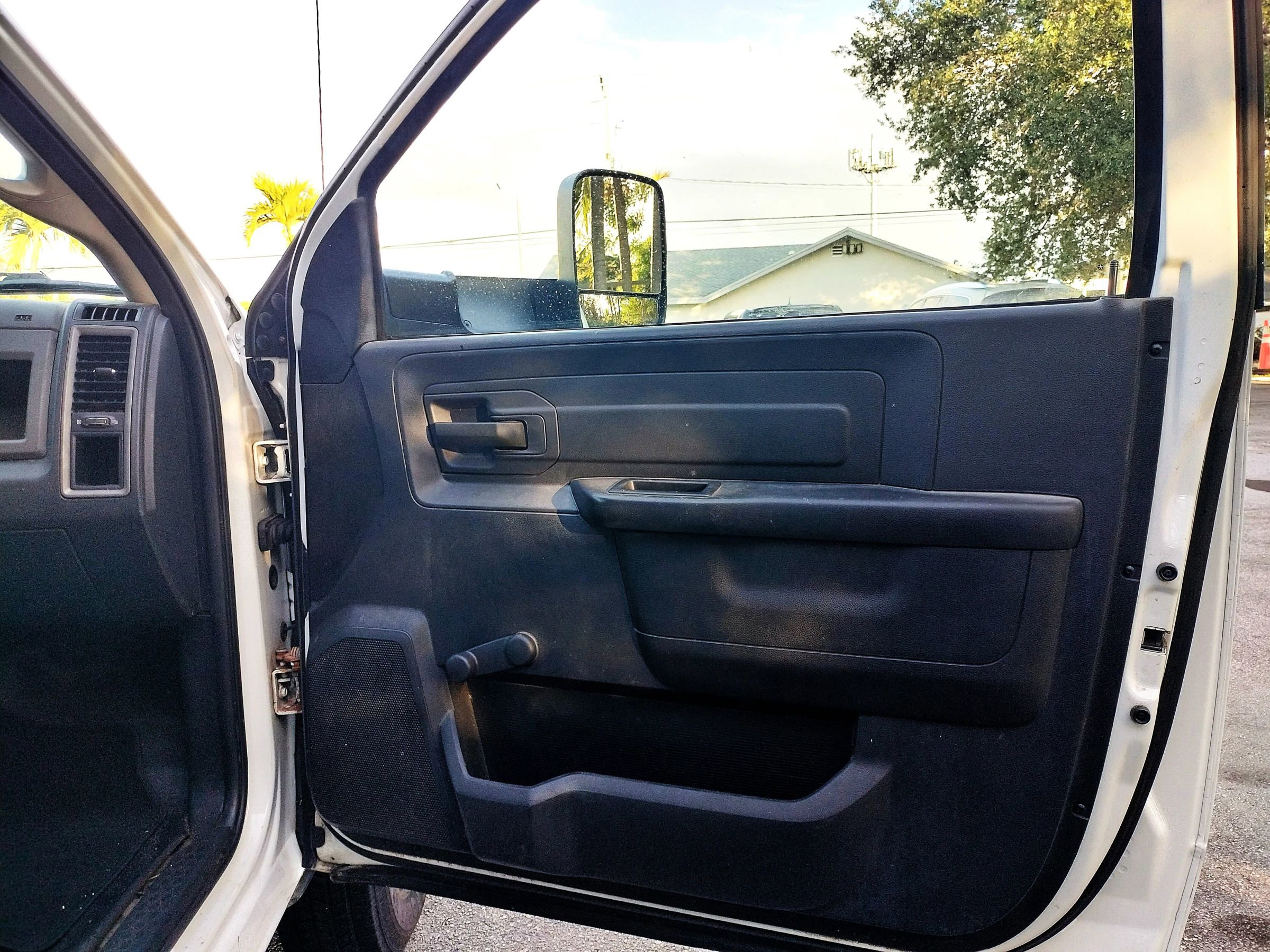 Used 2015 RAM 3500 Tradesman image 11