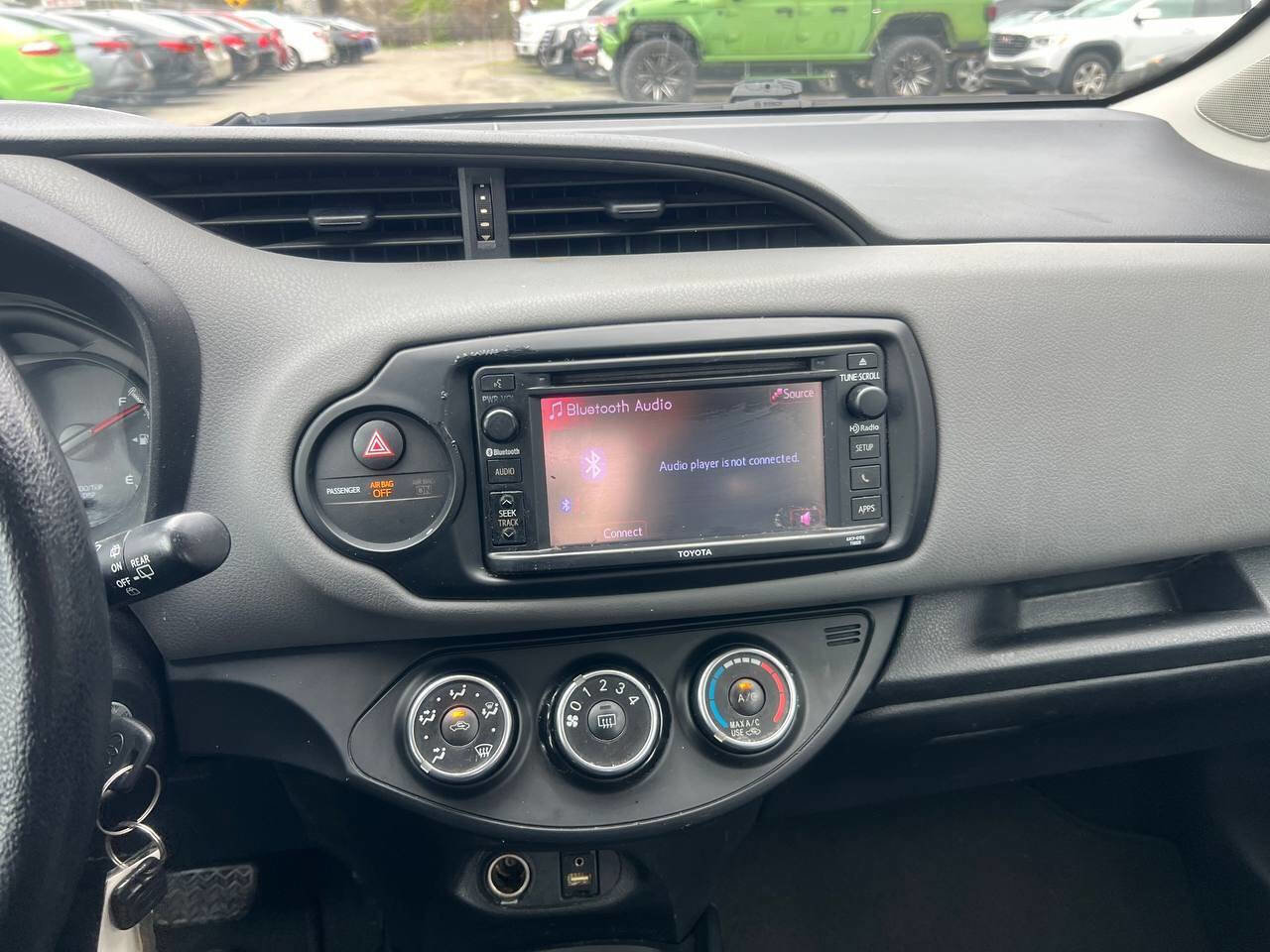 Used 2015 Toyota Yaris L image 22