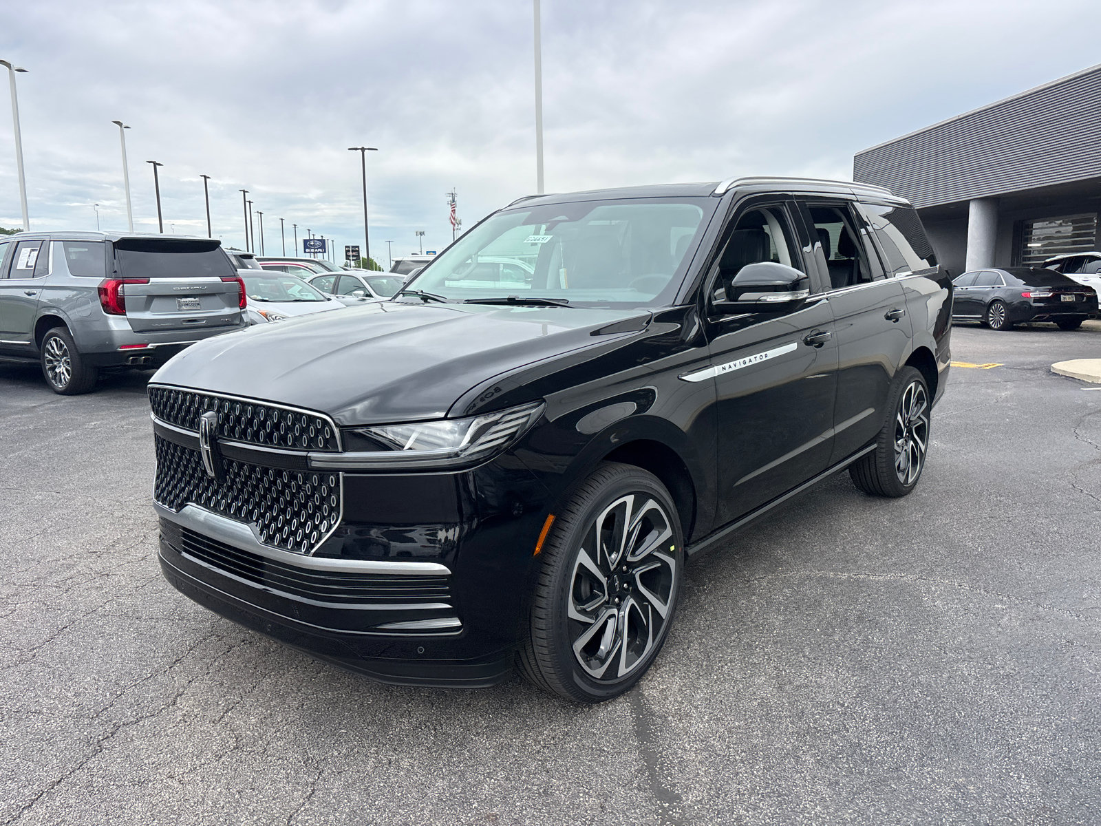 New 2026 Lincoln Navigator Reserve AWD/4WD image 3