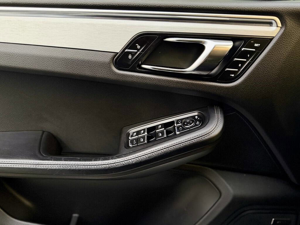 Used 2016 Porsche Macan Turbo AWD/4WD image 24