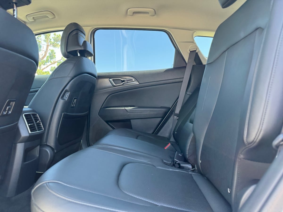 Used 2025 Kia Sportage EX FWD image 17