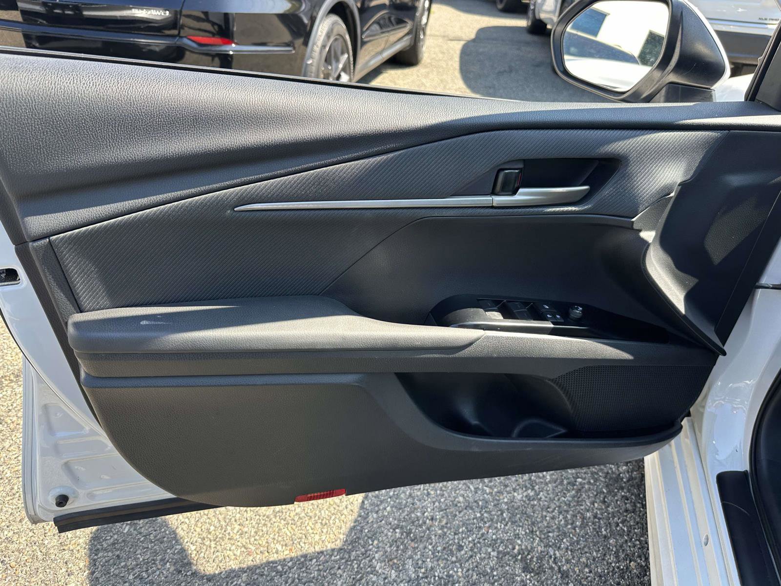 Used 2025 Toyota Camry SE image 11