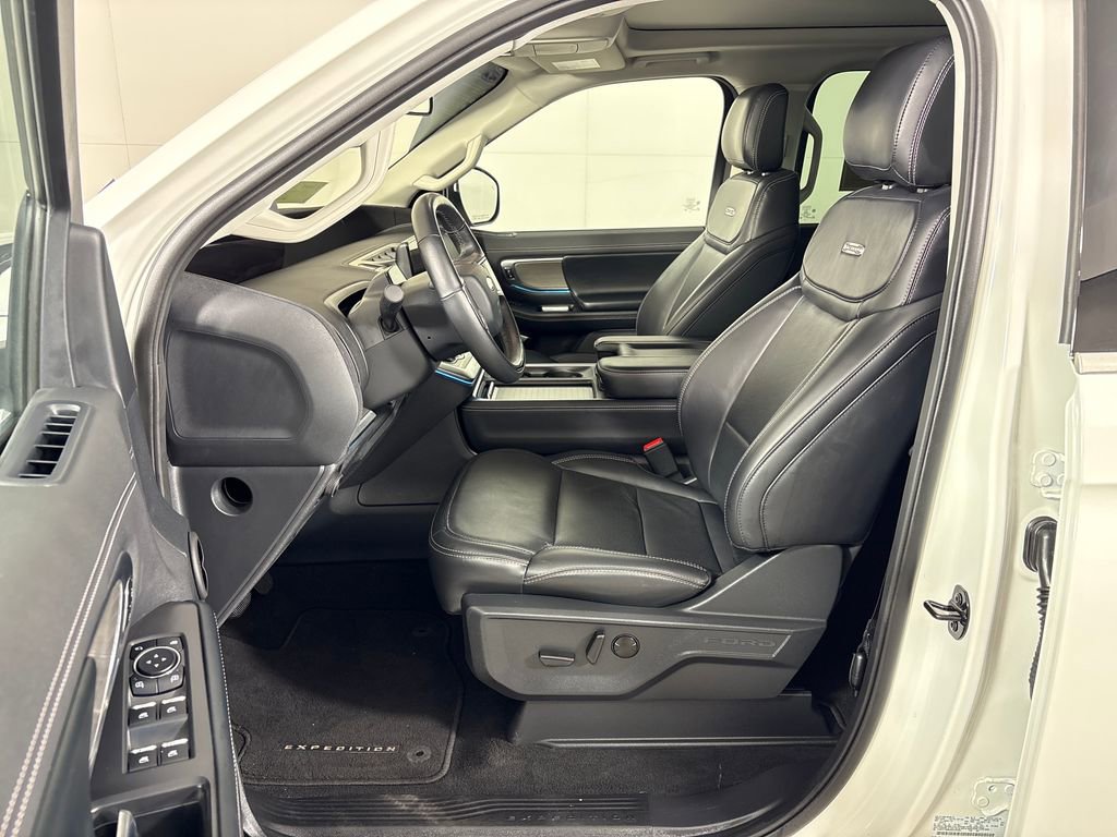 Certified 2025 Ford Expedition Platinum image 29