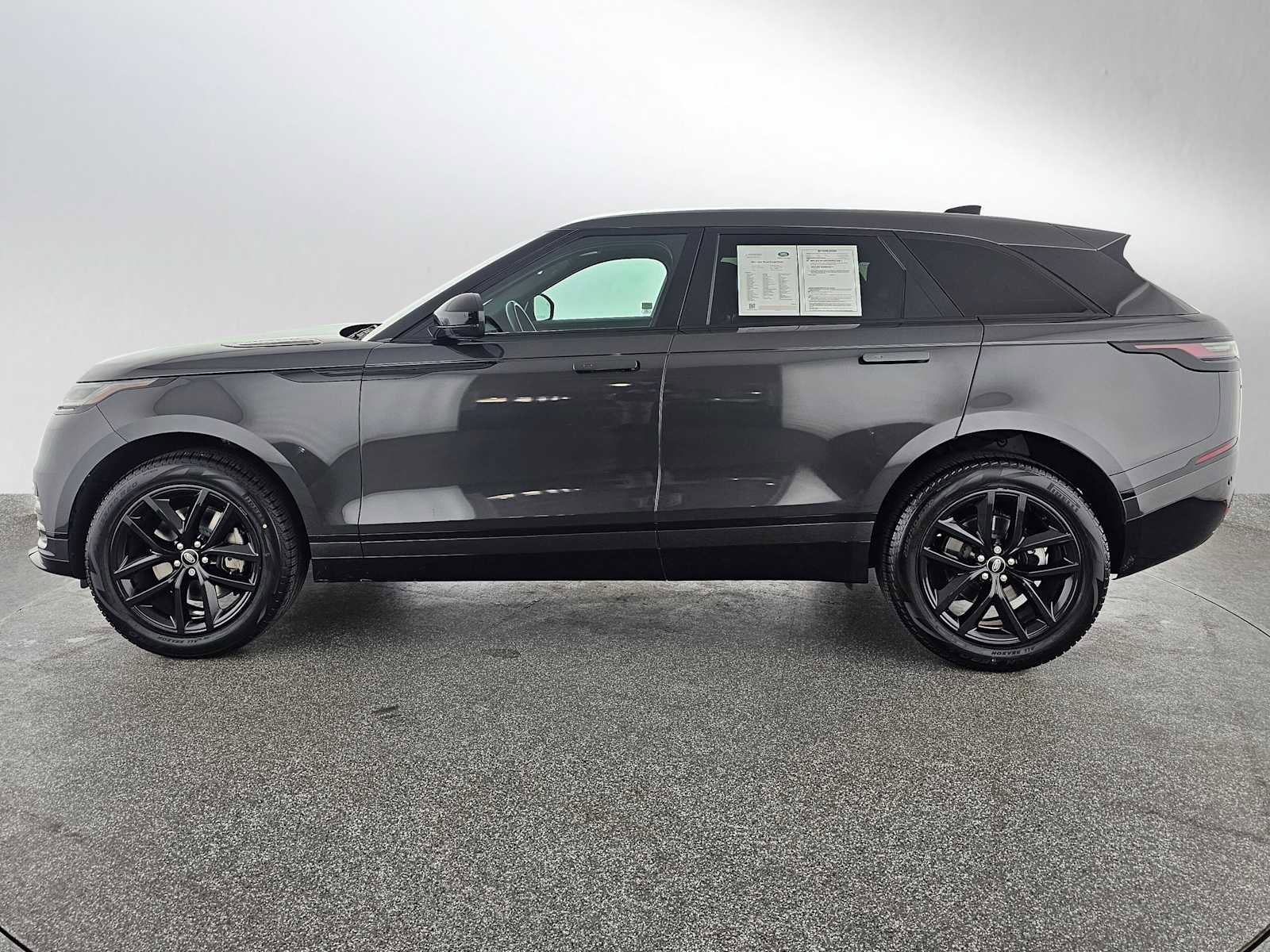 Used 2024 Land Rover Range Rover Velar Dynamic SE image 2