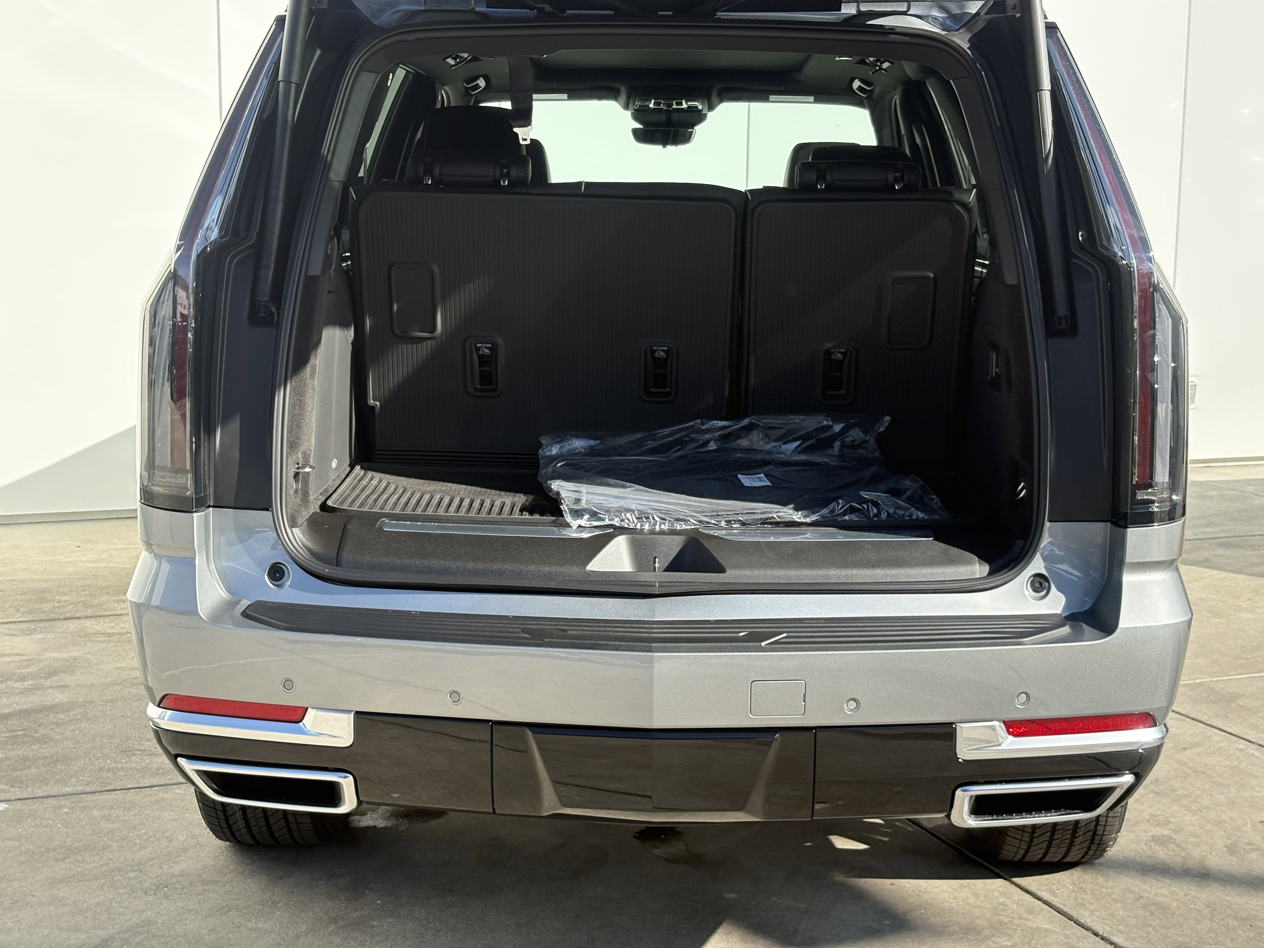 New 2026 Cadillac Escalade Luxury image 9