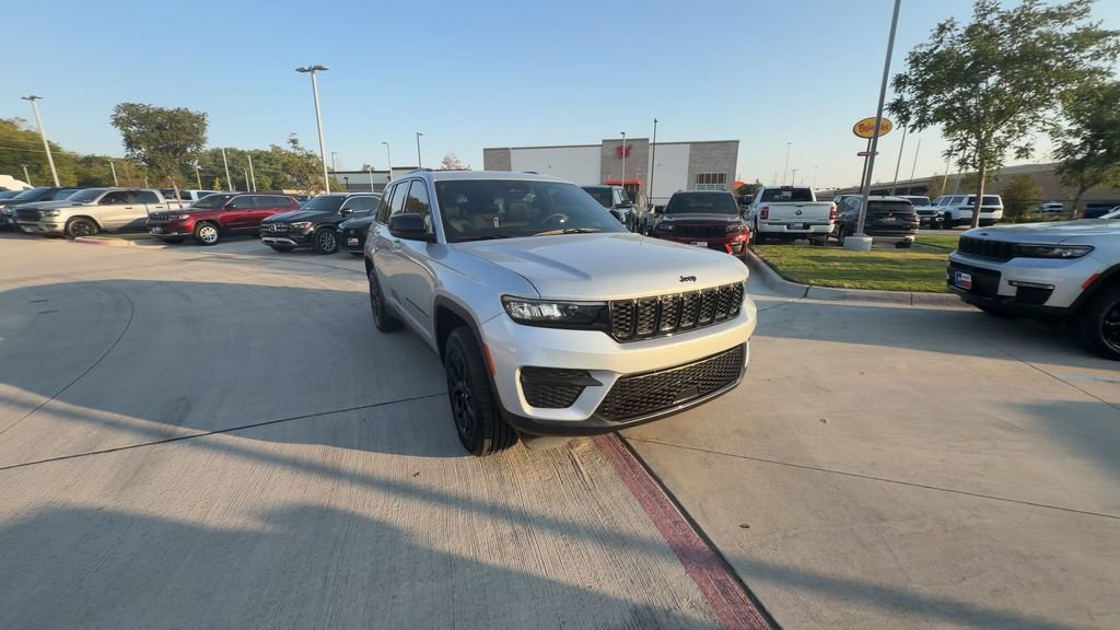 Used 2025 Jeep Grand Cherokee Altitude