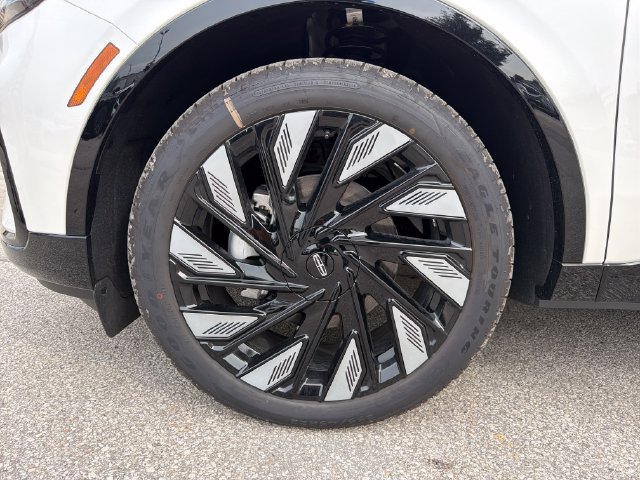 New 2026 Lincoln Nautilus Reserve AWD/4WD image 13