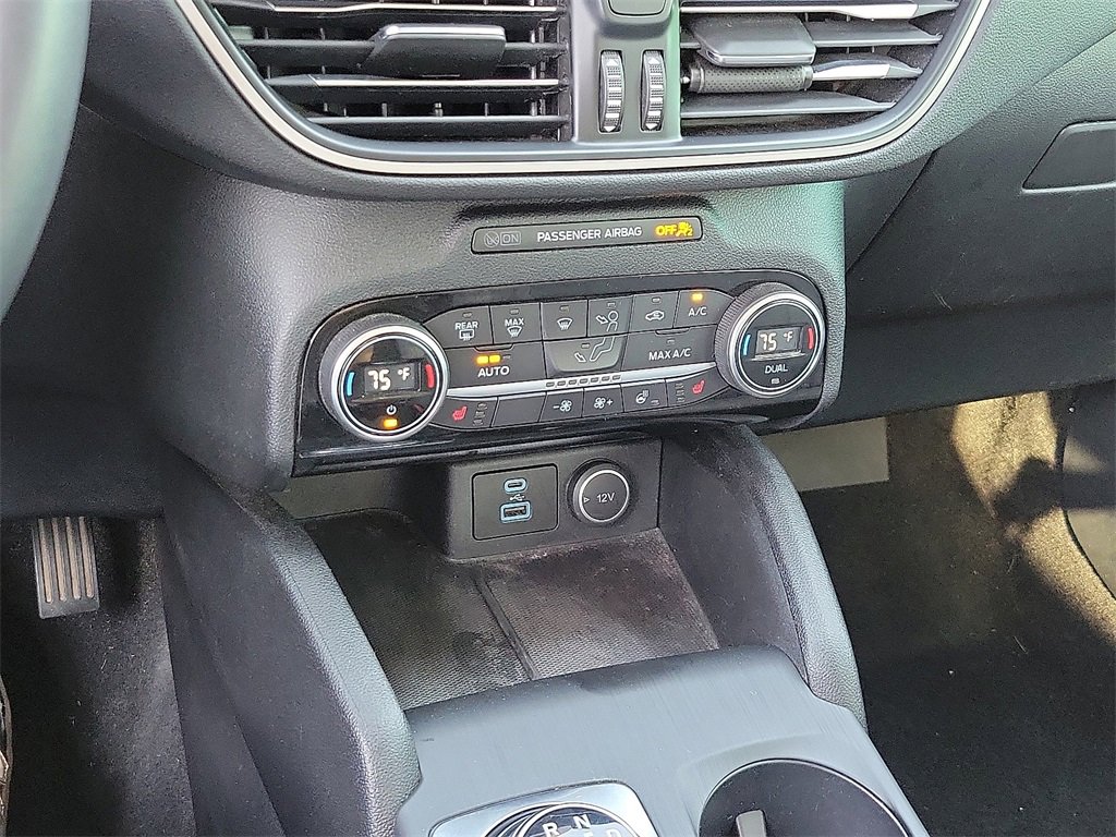 Used 2021 Ford Escape SE w/ SE Sport Appearance Package image 16