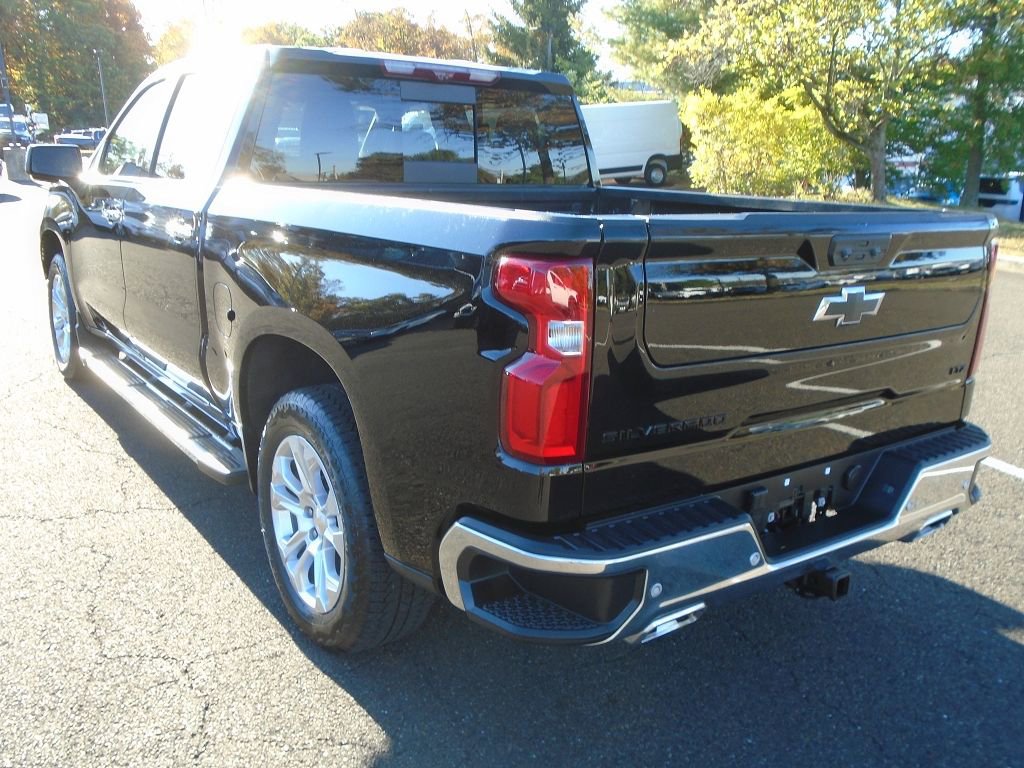 Used 2023 Chevrolet Silverado 1500 LTZ w/ LTZ Premium Package image 3