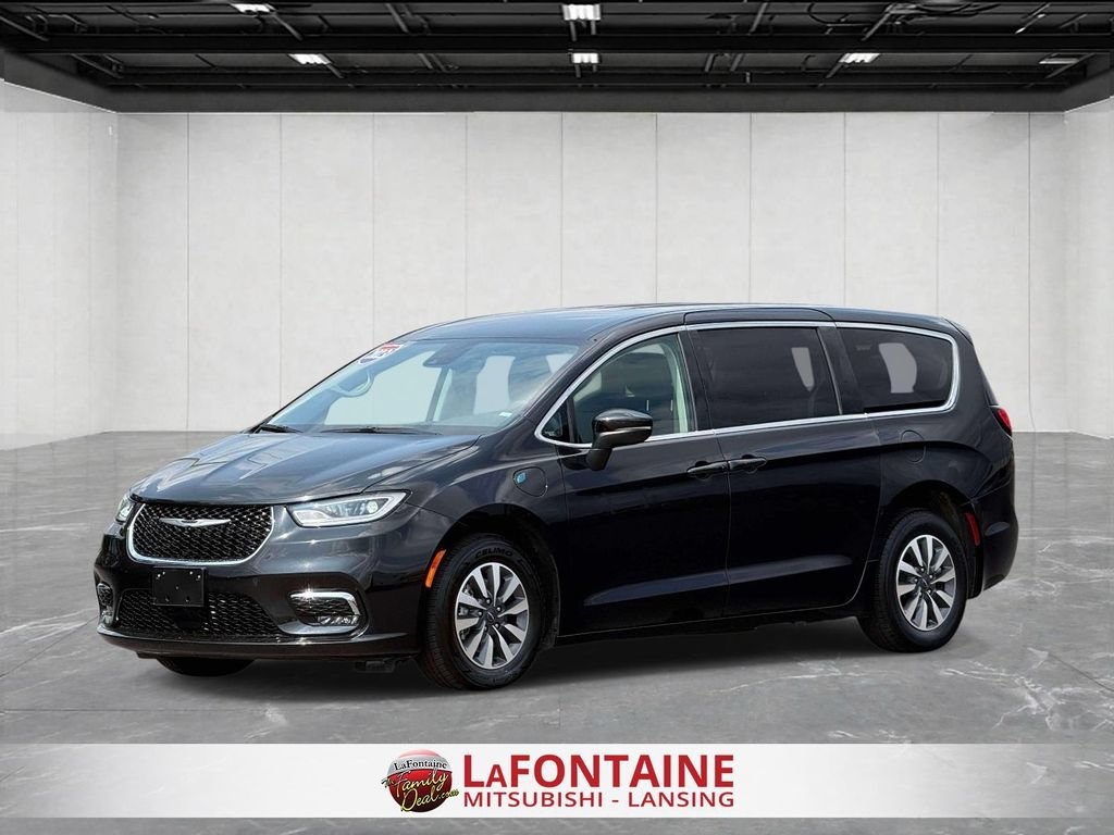 Used 2023 Chrysler Pacifica Touring-L