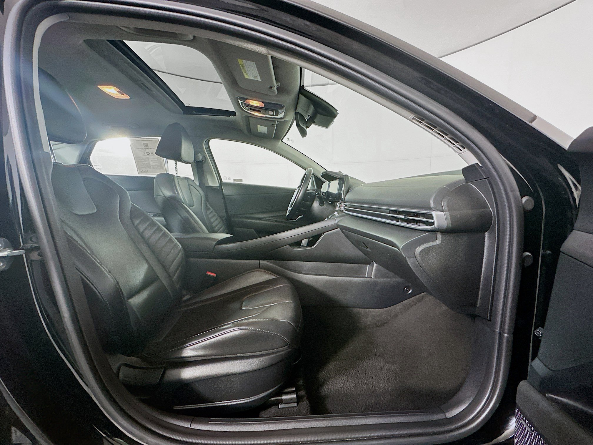 Used 2024 Hyundai Elantra Limited FWD image 32