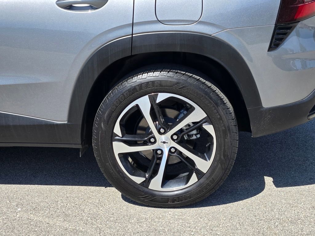 Used 2024 Chevrolet Trax RS w/ Driver Confidence Package FWD image 24