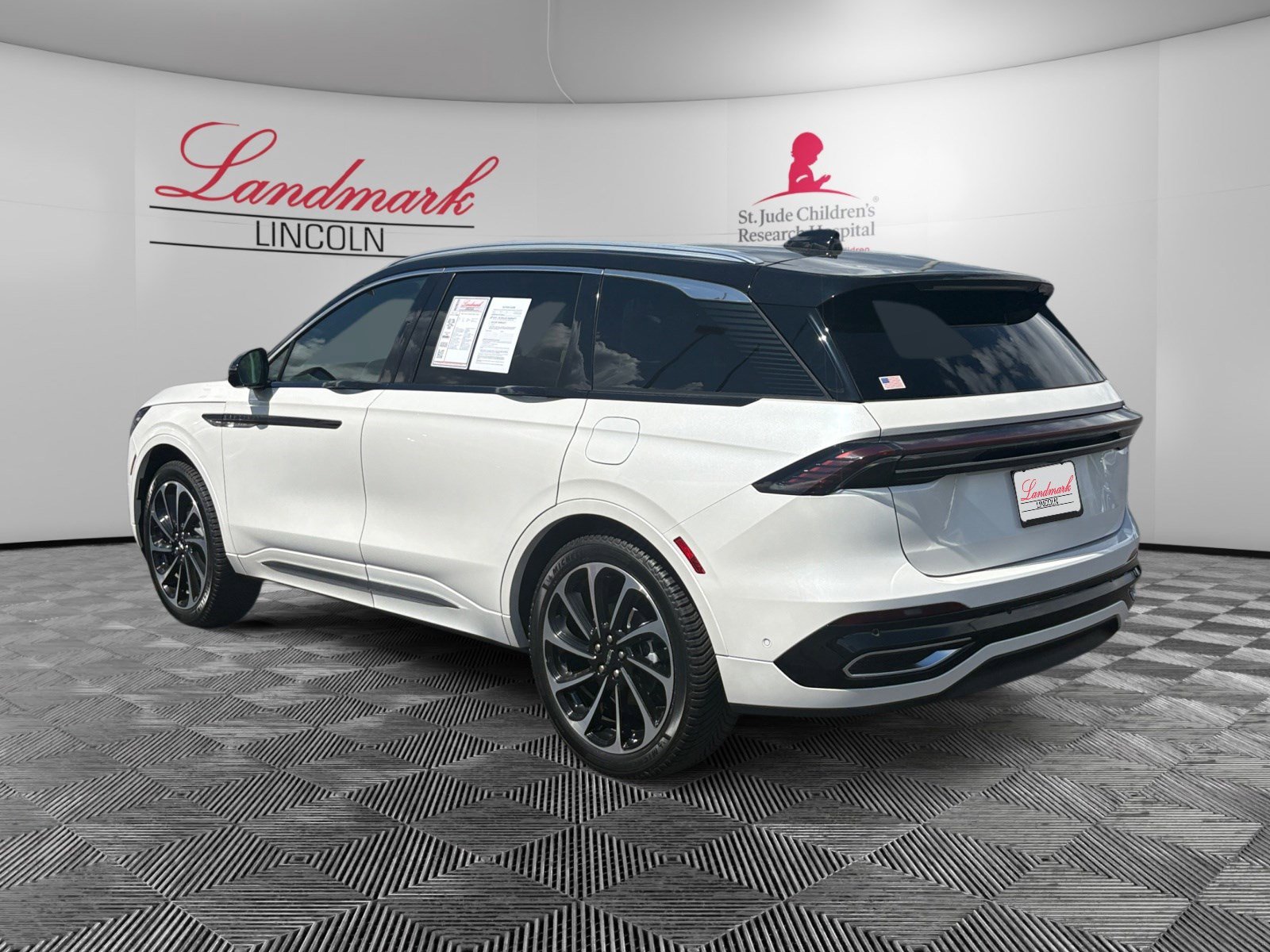 Certified 2024 Lincoln Nautilus Black Label AWD/4WD image 3