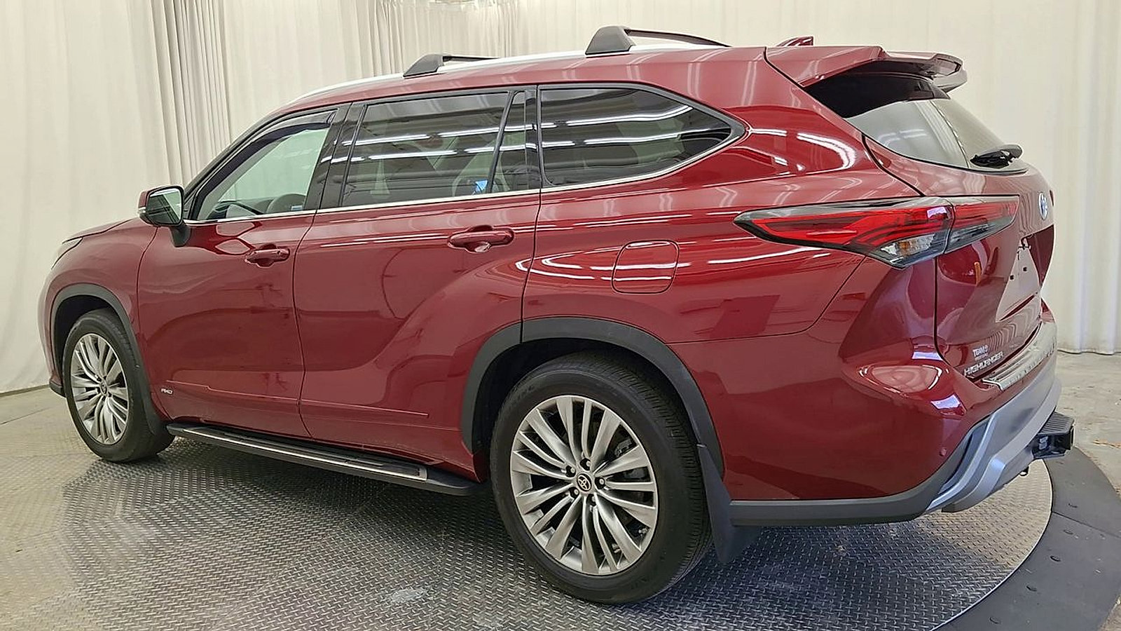 Used 2023 Toyota Highlander Platinum AWD/4WD image 9