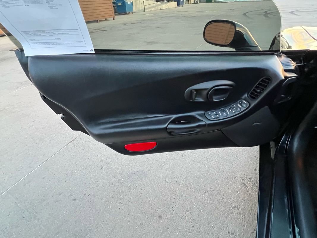 Used 2004 Chevrolet Corvette Convertible w/ Preferred Equipment Group image 15