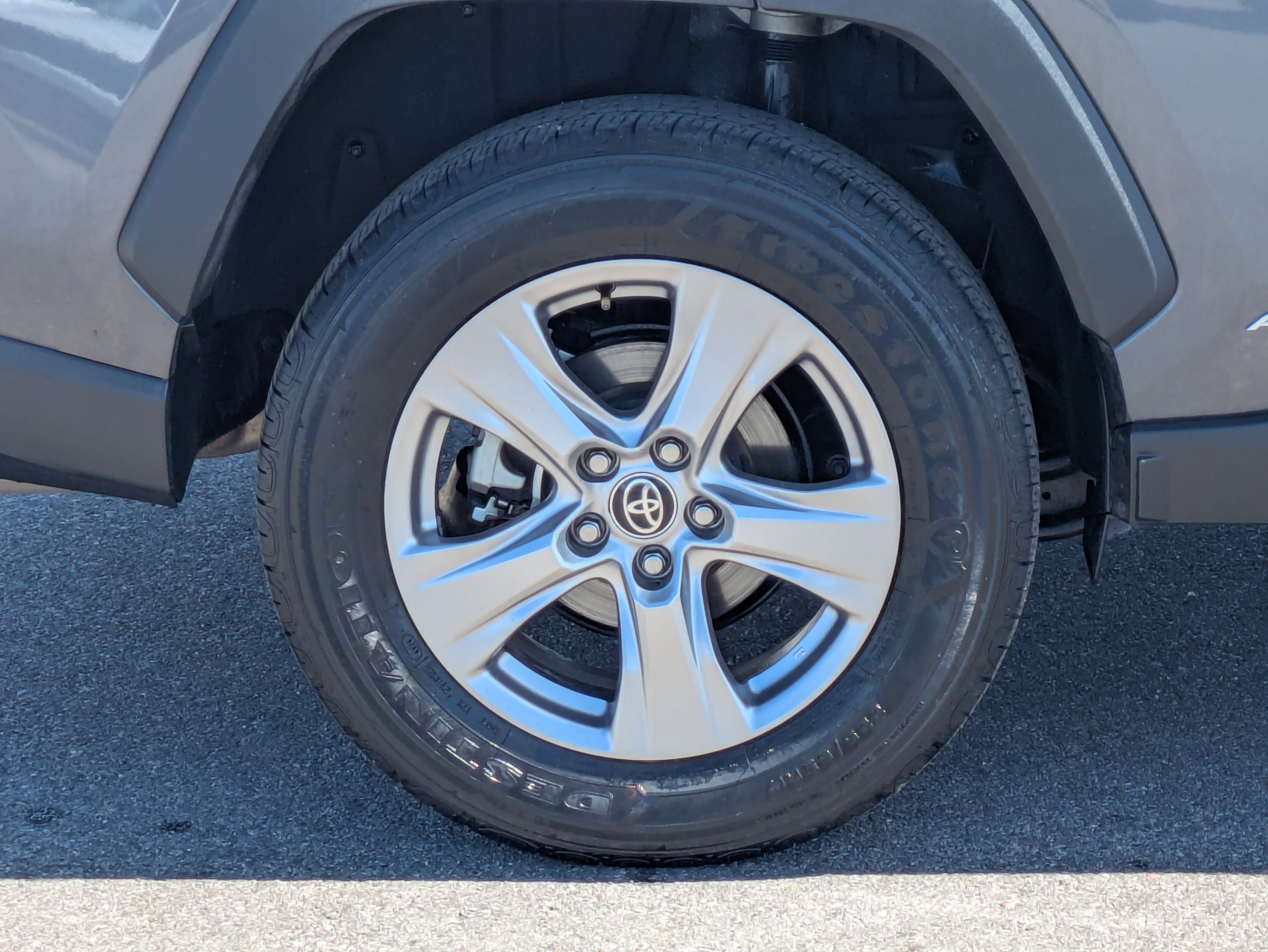 Used 2025 Toyota RAV4 XLE AWD/4WD image 9