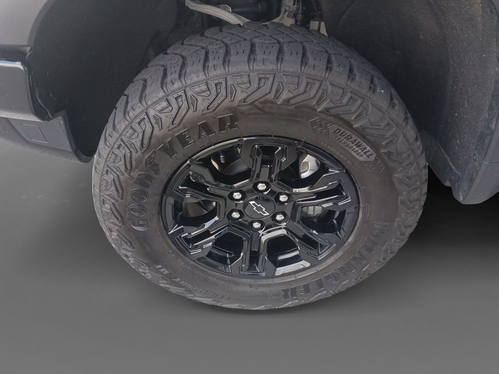 Used 2025 Chevrolet Silverado 1500 ZR2 w/ Technology Package AWD/4WD image 15
