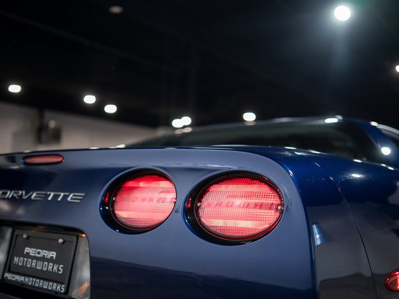 Used 2004 Chevrolet Corvette Coupe w/ Preferred Equipment Group RWD image 15