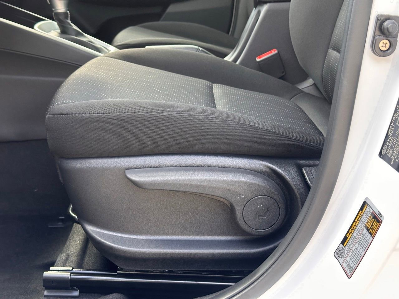 Certified 2025 Hyundai Venue SE image 26