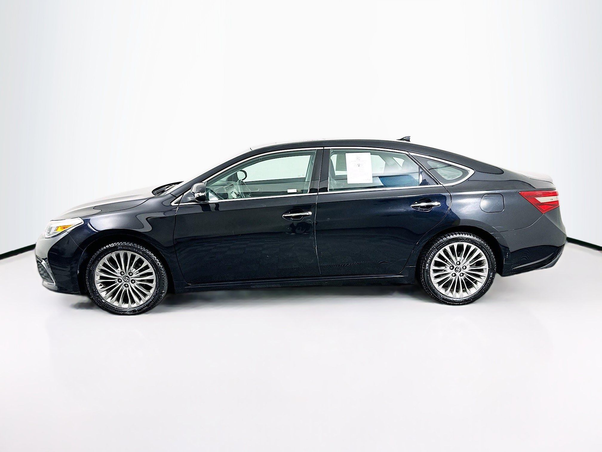 Used 2017 Toyota Avalon Limited w/ Carpet Mat Package FWD image 4