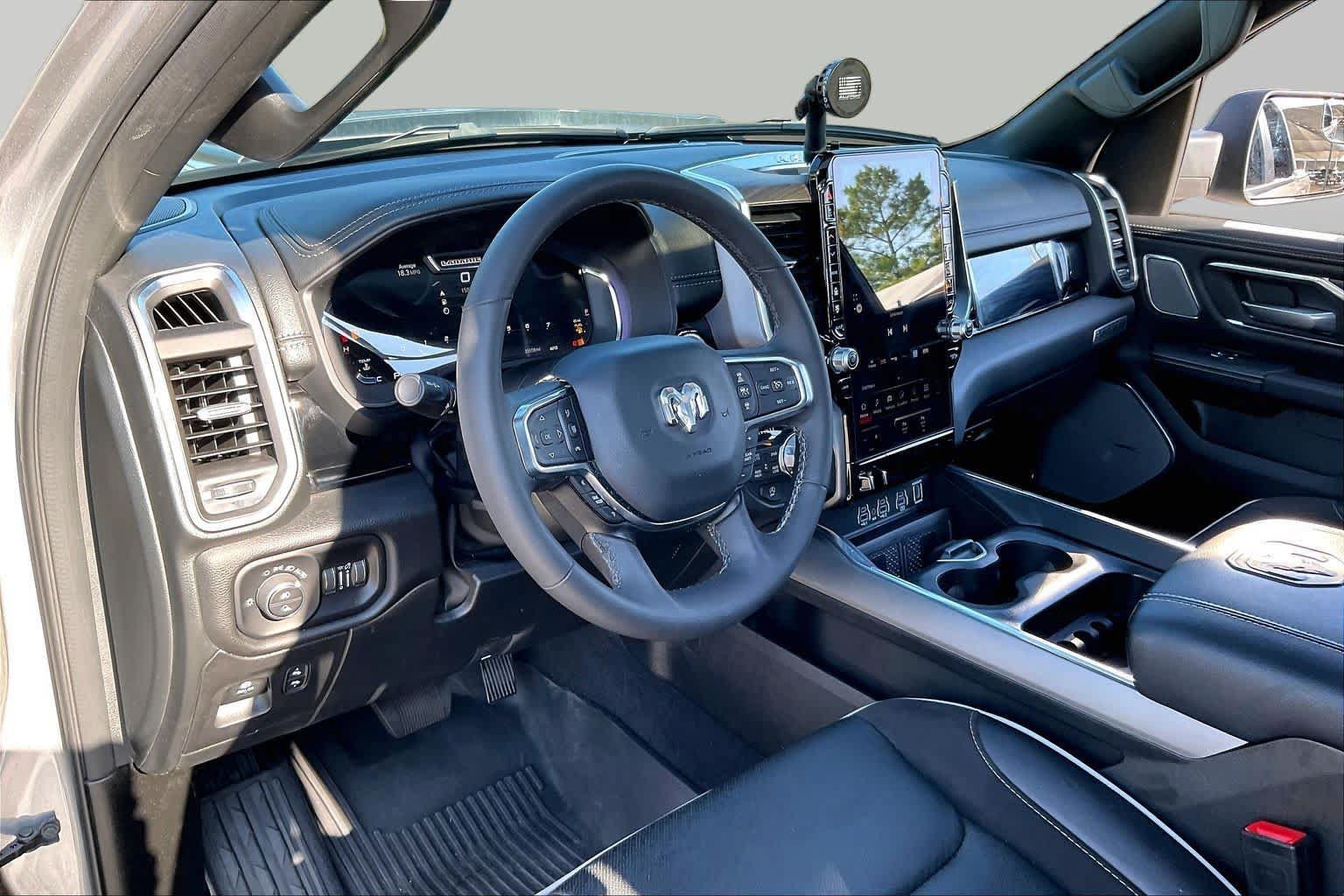 Used 2025 RAM 1500 Laramie w/ Night Edition AWD/4WD image 17