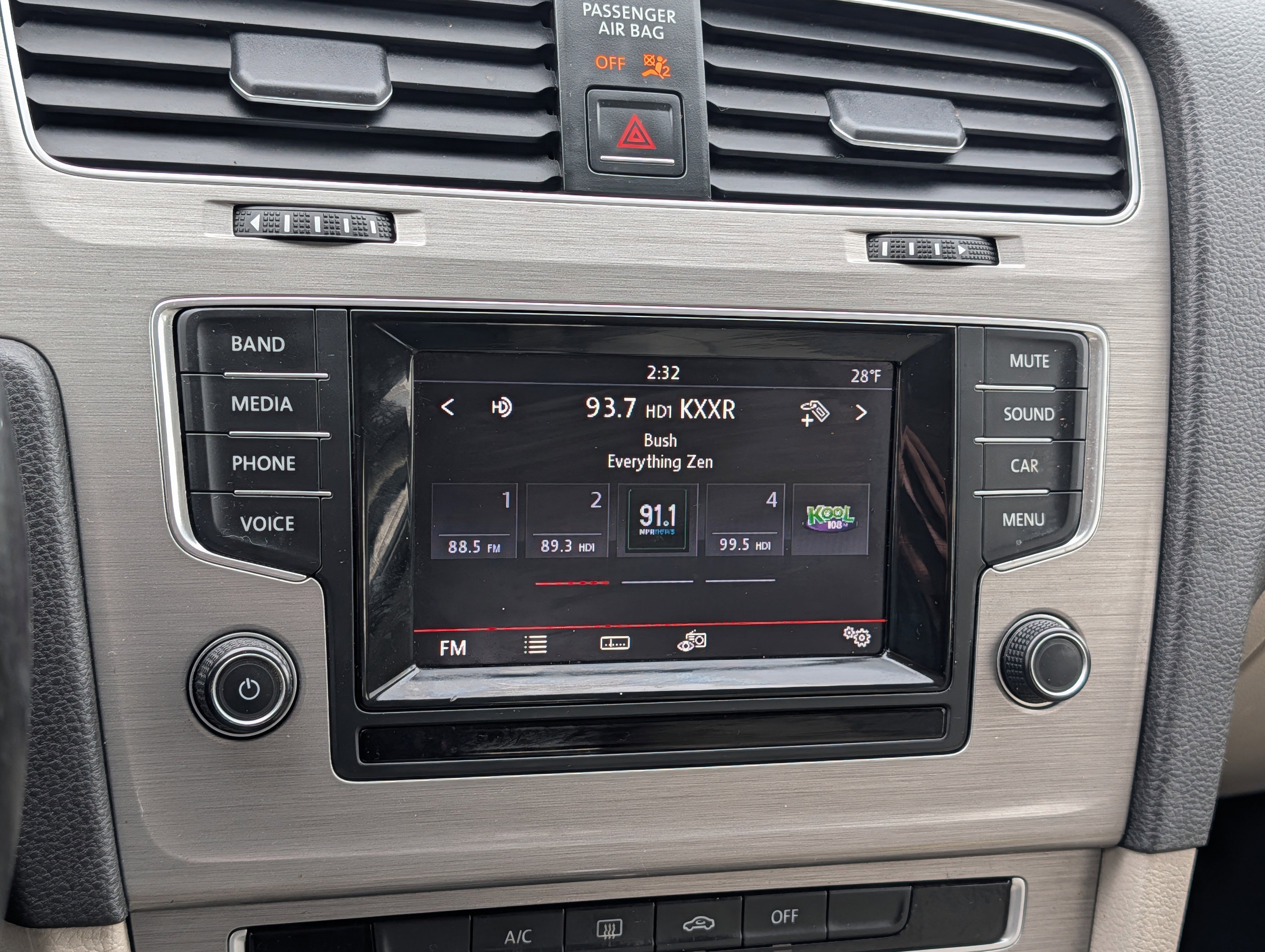 Used 2015 Volkswagen Golf TDI S image 21