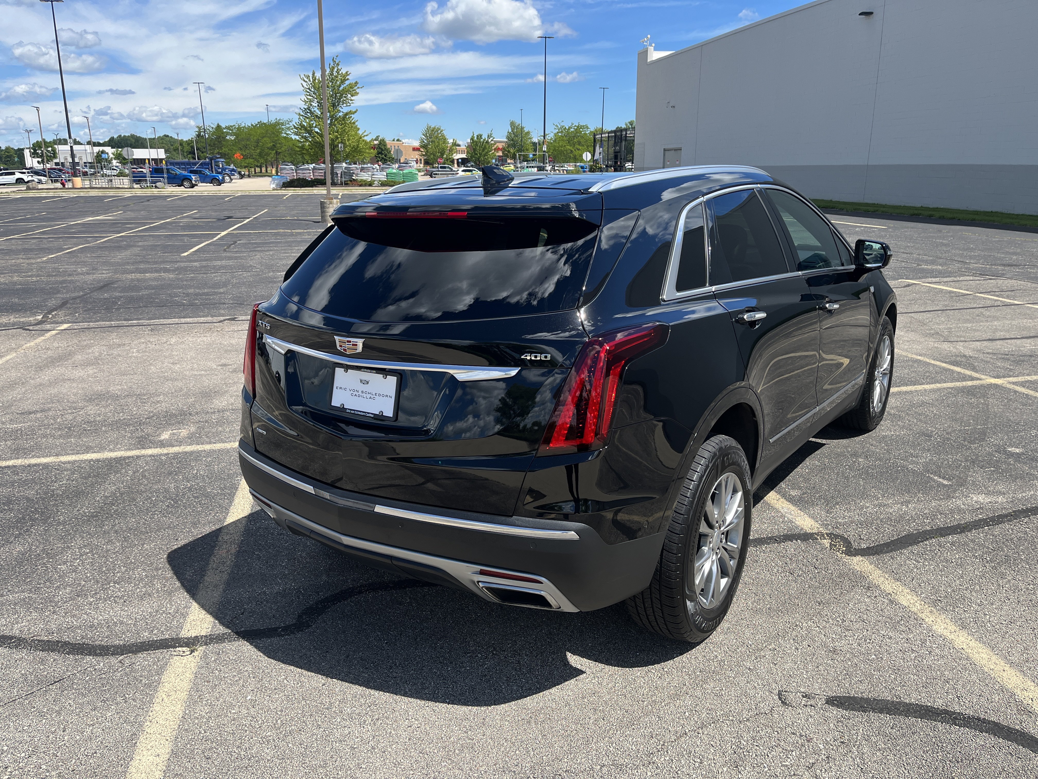 Used 2023 Cadillac XT5 Premium Luxury w/ Technology Package AWD/4WD image 7