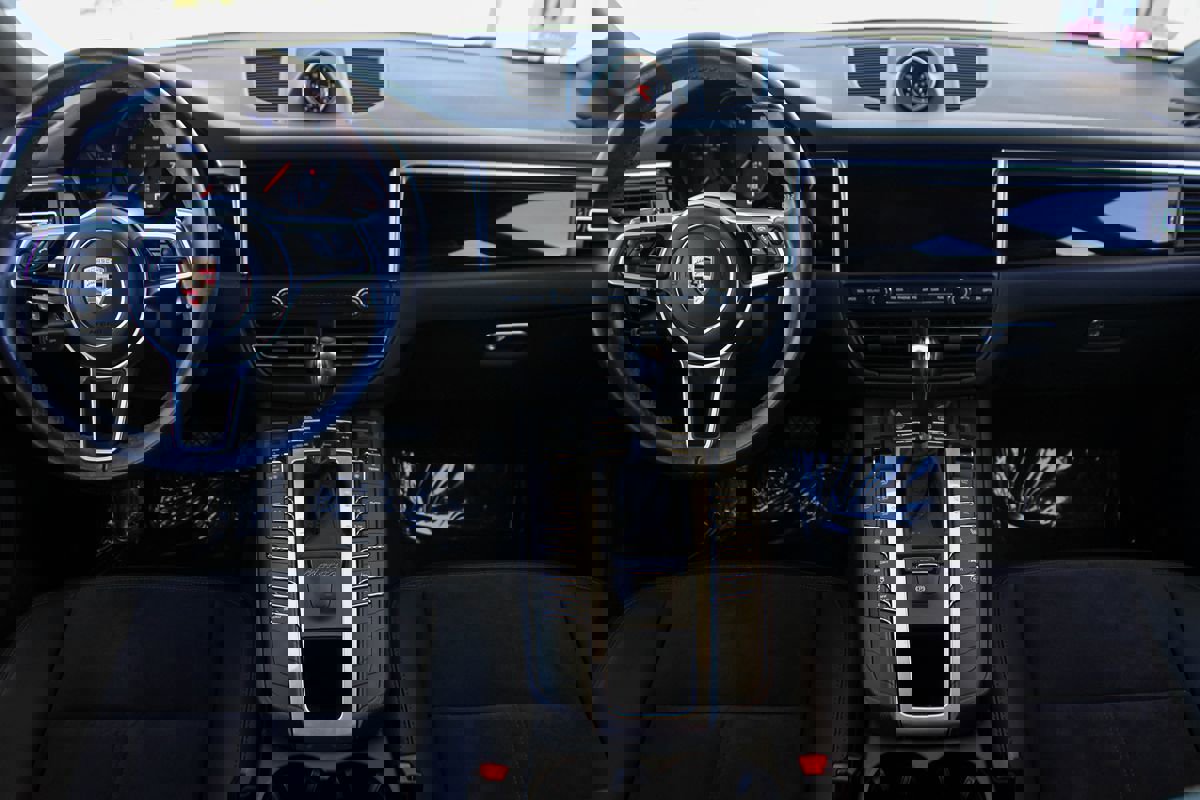 Used 2020 Porsche Macan image 14