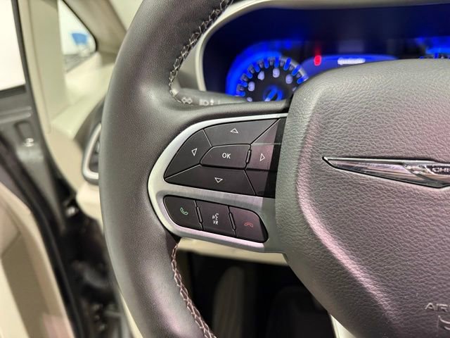 Used 2022 Chrysler Pacifica Touring-L FWD image 17