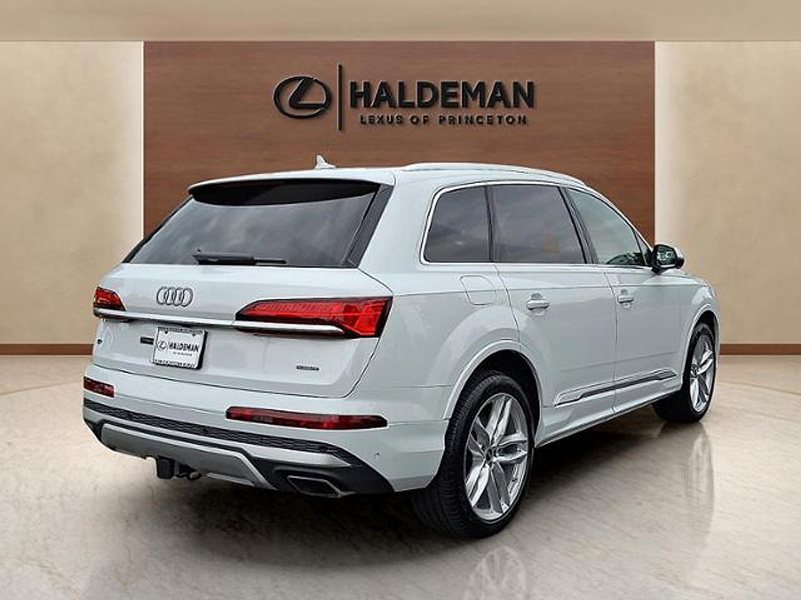 Used 2025 Audi Q7 3.0T Premium Plus AWD/4WD image 6